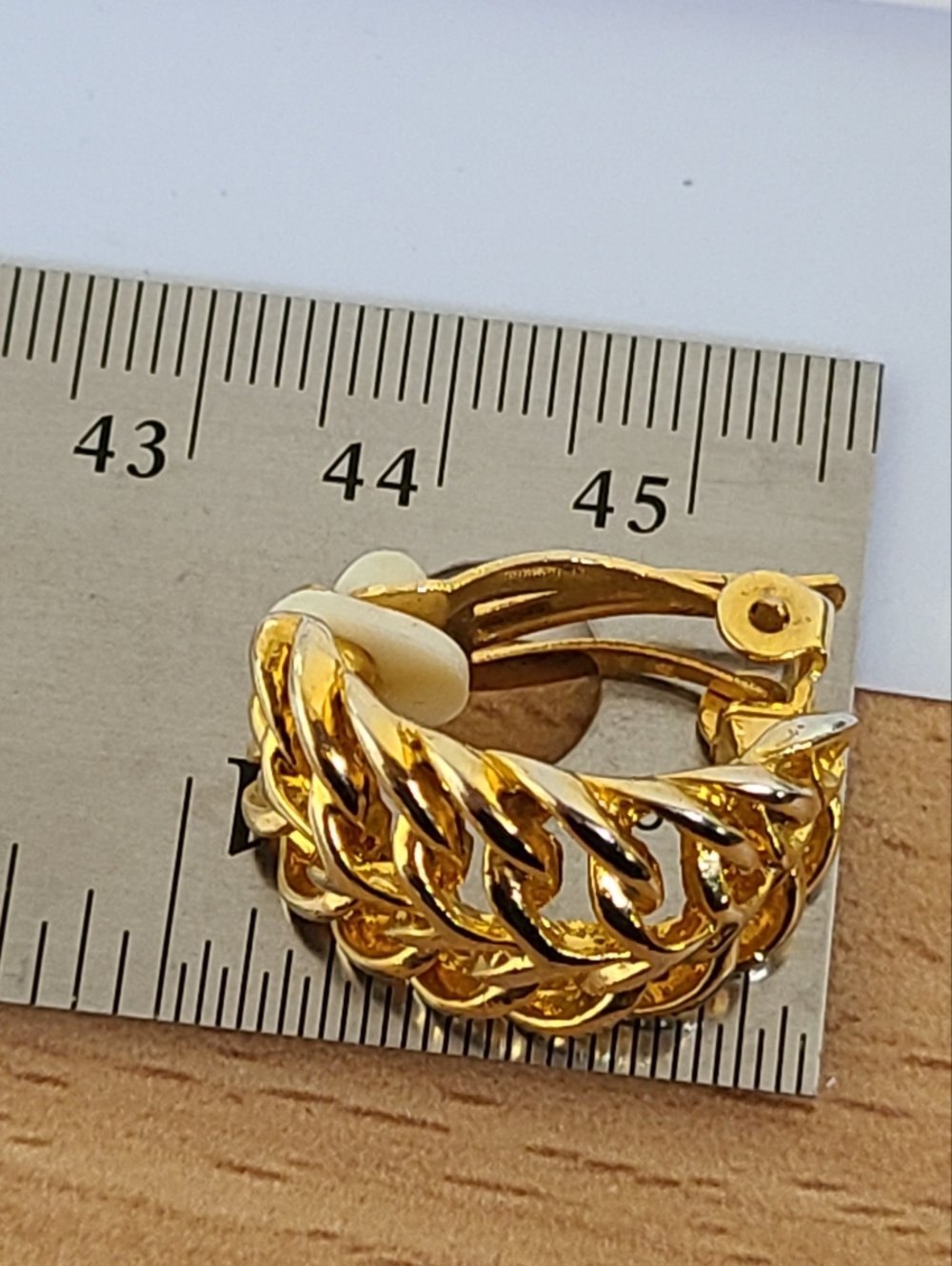 Vintage Style Gold Tone Openwork Leaf Feather Wide Half Hoop Clip On Earrings - Picture 15 of 15
